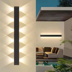 أضواء جدارية خارجية طويلة Long Outdoor Wall Lights