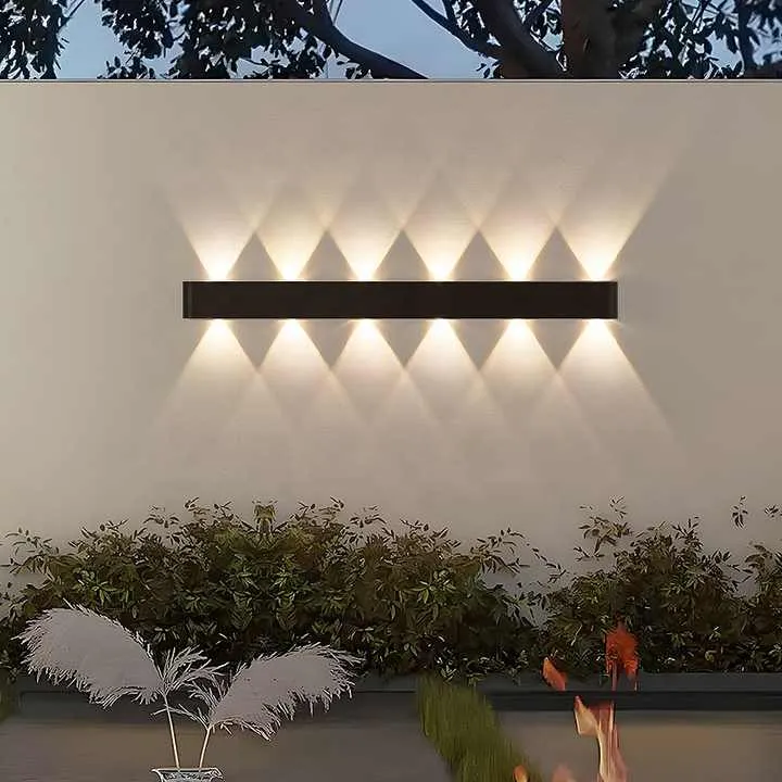 أضواء جدارية خارجية طويلة Long Outdoor Wall Lights
